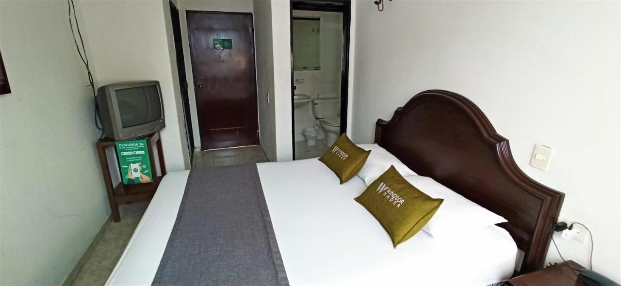 Hotel Windsor Plaza - Downtown กาลี ภายนอก รูปภาพ